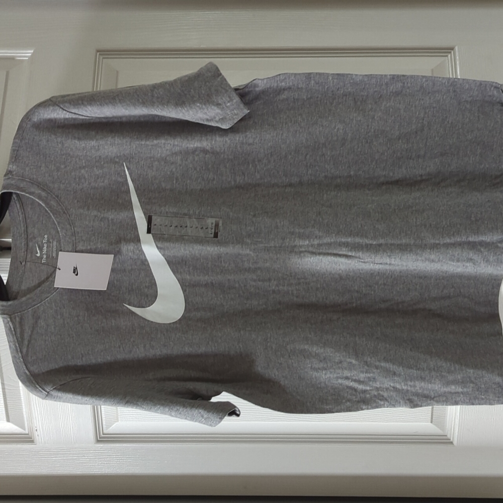 Brand new Nike T Shirt Men's Size Large